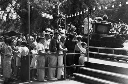 Waiting in line for ride, Euclid Beach Park