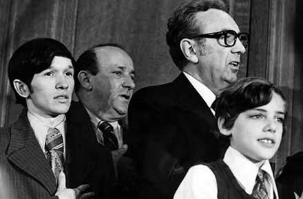 Dennis Kucinich and Ralph J. Perk at Perk's mayoral inauguration, 1971