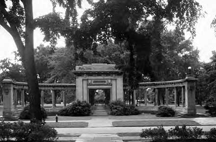 Memorial Arch of Oberlin College in 1933, as seen looking east from Peters Hall