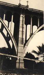 Thumbnail of an unidentified bridge in Pasadena, California