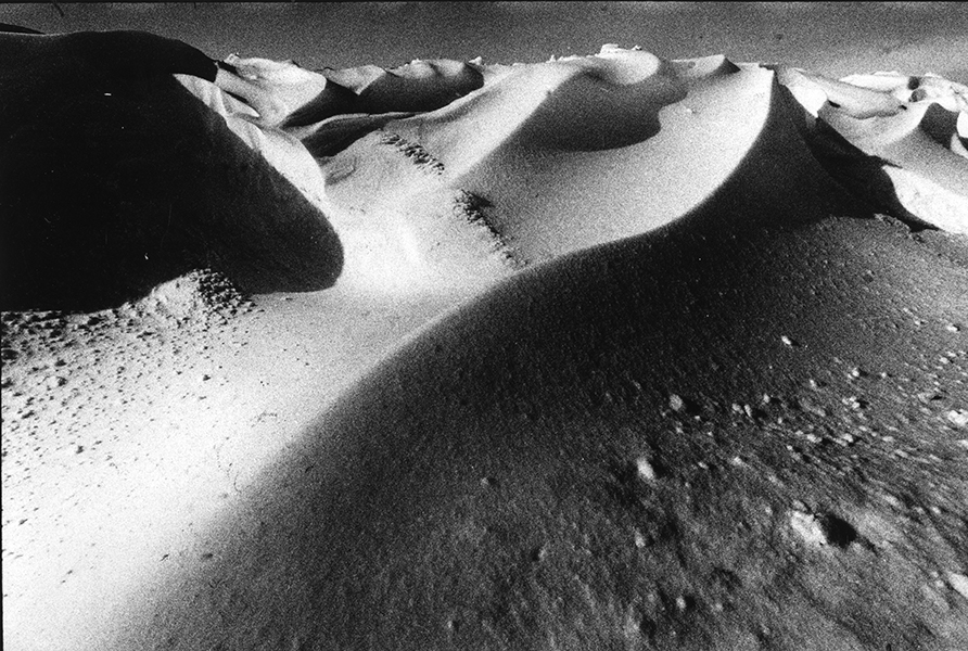 Edgewater Park snow drifts, by William Wynne